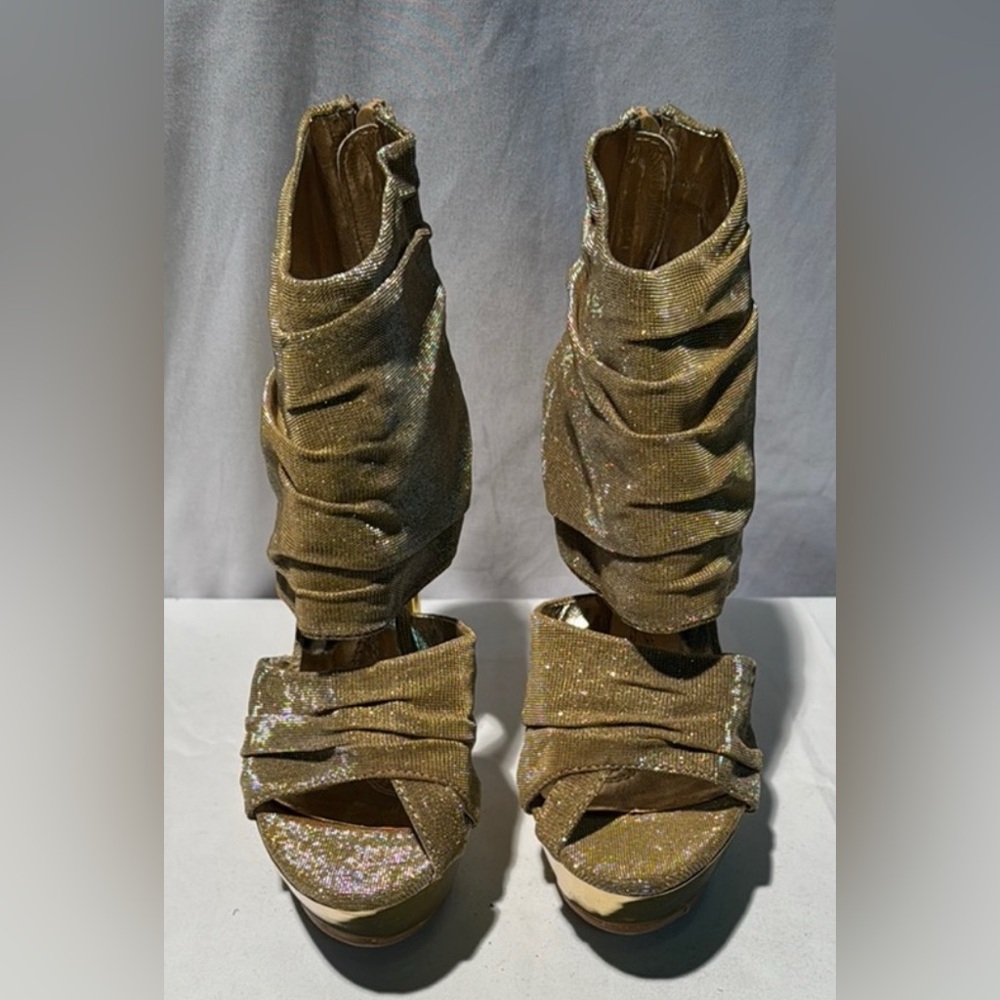 Gold High Heel Shoes with Fashion-Forward Design